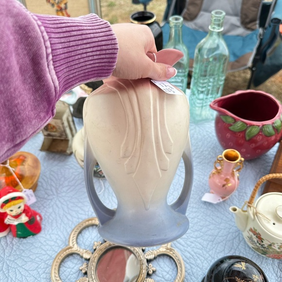 Elegant Ombre Vase - Picture 4 of 4